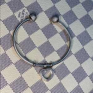 Pandora bracelet with heart charm 💖